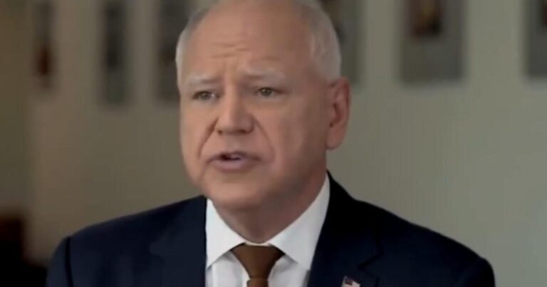 Senator and governor dialog about federal agents in Minnesota