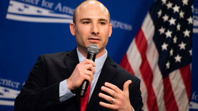 Jim Jordan questions Fairfax prosecutor Stephen Descano at a hearing